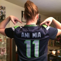ani-mia:  How I’m spending the rest of Thanksgiving! Go Seahawks!!! 