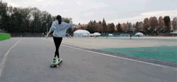 asylum-art-2:    This Girl Dancing On A Skateboard Is Magical   Ko Hyojoo (@hyo_joo) • Instagram  The ground is flat, the board is moving, and yet she’s in complete control the entire time she’s dancing on the slithering longboard. It’s such