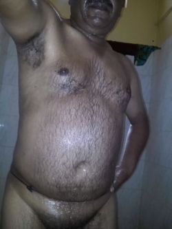 southasiandaddies:  Indian daddy taking selfie while bathing naked.  Feel free to reblog and follow my account if you like this daddy.