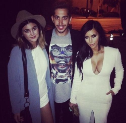 jenner-news:  04.10.14: Kylie and Kim with a fan last night 