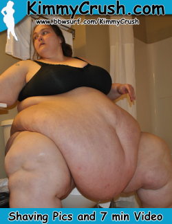 bbwsurf:  www.kimmycrush.com or www.bbwsurf.com/kimmycrush   Fat girl shaving! When you’re  a 500lbs ssbbw with a huge hanging belly, shaving your legs is a difficult chore. See me struggle to reach around my belly  and move it out of my way to reach