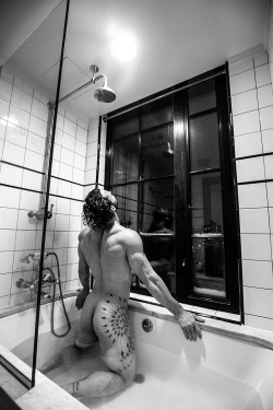 wet-men:mycockfeelsgood:THIERRY PEPIN “TUB TIME WITH TATE” PART ONE: BLANC (EXCLUSIVE)