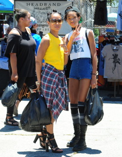 hoesnevergetcold:  celebritiesofcolor:  Jada Pinkett-Smith and Willow Smith at the flea market in Hollywood, California.  i luh dem