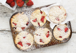 delicious-food-porn:  Strawberry Shortcake Muffins