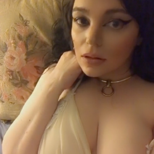 pink–dragon:if ur not my friend ur missing out because I’m hilarious and I have great tits.