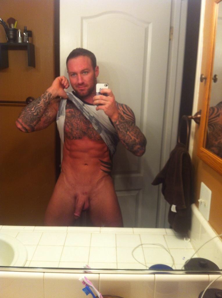 hotfacedescort:  HOT FUCKER… I would ROCK that ass of his and suck the hell out
