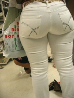pearhub: #curvy #booty #tight pants #jeans