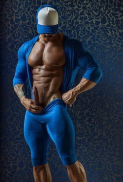 pecsaretodiefor: Vin Marco such a muscle beauty. God I’m hard. 