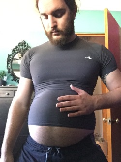 ballbelly:  losemybreath4444:  This use to fit….  What’s wrong with it? I think your belly is beautiful with the shirt! 