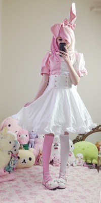 eikkibunny:  eikkibunny:THIS IS SO CUTE OMGG I DID NOT EXPECT THIIIS ˉ̞̭(′͈∨‵͈♡)❤︎  I’m going to sell this costume if anyone is interested? :) It’s 贎 for the whole thing! comes with ; top,skirt,bow(x 3),socks,ears and neck piece!