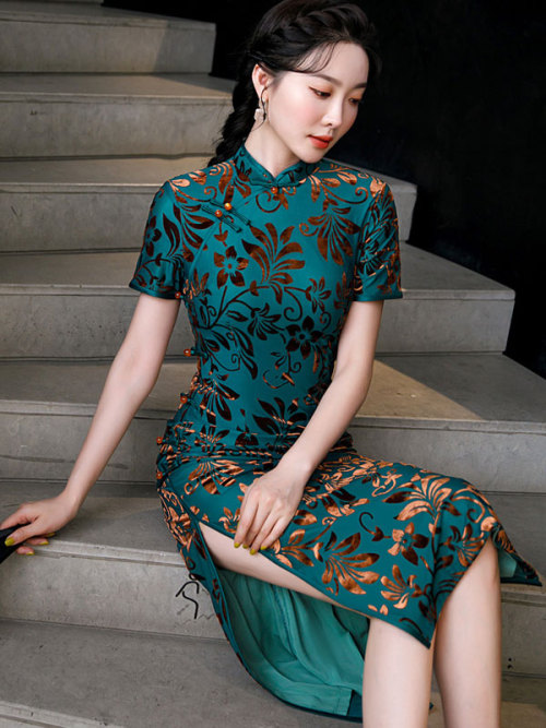 qipaocheongsam:  Blue Floral Velvet Maxi Qipao / Cheongsam Dress