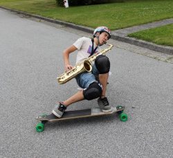 strangethingsforstrangepeople:  umfag:  justcallmejarjar:  taxiderby:  We’ve done it. We’ve located the coolest motherfucker on the planet.  Yeah. Falling off a skateboard with a piano in your mouth is really cool.   i believe that is a saxophone