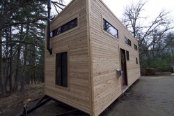 assbutt-in-the-garrison:  nosleeptilbushwick:  now that’s a tinyhouse i could live in.  this is literally all I want and need in life. this is the best. 