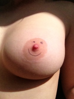Sweet-Yet-Kinky:  Sexisfunny:  Submitted To Sextathlon  Boobies Make Me Smile :)