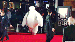 themrcreepypasta:   Baymax at the Big Hero 6 premiere at the Tokyo International Film Festival (x)   litterbot