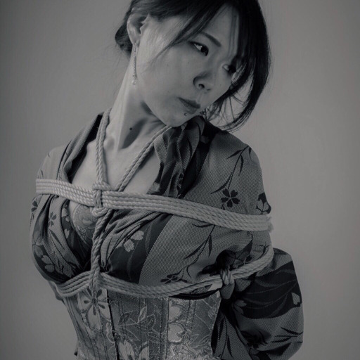 ryoukosmkink:  Model @ryoukosmkink Photo 三日月之稔(bar ARCANA)