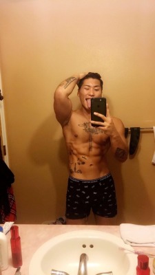 asiannudemale:  American Chinese hunk shows all