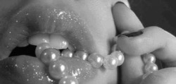 angel-fallen-not-broken:Whoever claimed that “diamonds are a girls best friend” obviously hadn’t ever got naughty with a string of pearls…..
