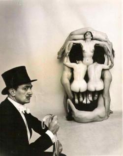 altruisticsub:  masterschoicecake:   Salvador Dali - In Voluptas Mors Photograph by Philippe Halsman (in collaboration with Salvador Dalí), 1951   What an amazing photo!