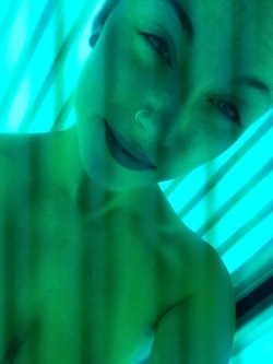 sapper1-1:  iambettymay:  Tan with me(;  I wish I could tan with you!!! Super Hott!!
