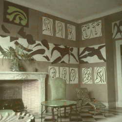twelve-sixteen:  this exhibit is so good, although it’s already too crowded Henri Matisse: The Cut Outs at MoMA The Swimming Pool in Matisse’s riding room at the Hôtel Régina, Nice, 1952 via MoMA 