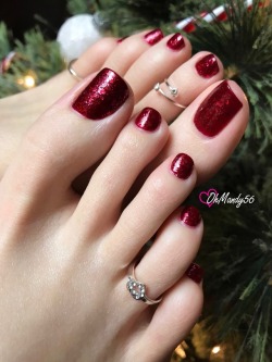 ohmandy56:  Sparkly red toes for Christmas ❤️  Polish: Red Carpet by Sally Hansen &amp; Decadent by Sinful Colors
