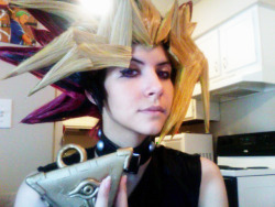 -sharkbites:  xenotone:  april-fools-eve:  After a few attempts, I finally got my Yami Yugi makeup the way I want it. \o/  how is that wig even real  OMG ♥ 