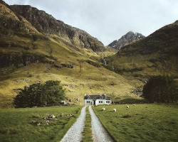 shaefierce:  Counting down Scotland to six weeks now. Hope my photographs are anything close to this beautiful. Finally shipped my friend in Montana back her pro camera and after much deliberation over the Iceland outtakes, I have decided to jump into