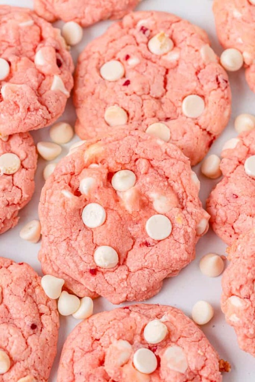 fullcravings:Strawberry Cake Mix Cookies