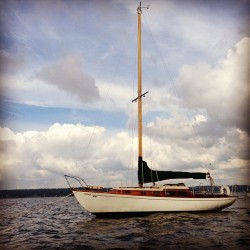 sailstead:  wheredoyoutravel:  ðŸš¢ by megan_fisher_2 // via Instagram http://instagram.com/p/brHXGdAT4l/  Cheoy Lee on Chautauqua Lake  It&rsquo;s always nice to see pictures of my Dads boat. She&rsquo;s named Dragonfly.