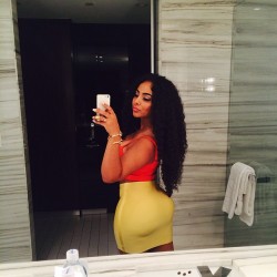 hot selfie of this blackhair wife in tight dress her very hot big ass