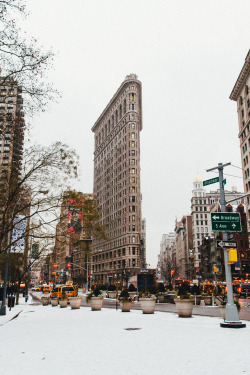 avenuesofinspiration:  Snowy NYC | Photographer © | AOI
