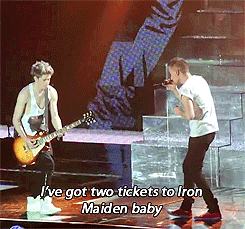lewisandneil:  Liam changes the lyrics of Teenage Dirtbag for niall again(Manchester) 