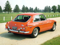 mesmomeugenero:  MGB GT  Also want…sigh
