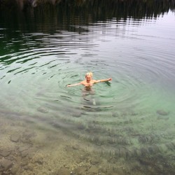 ayearofdeepcreek:  Skinny dipping in 45 degree water while it’s 40 degrees out at jenny lake#grandtetons #nakednomads #nationalparks #roadtrip #explore#skinnydipping #glacialrunoff 
