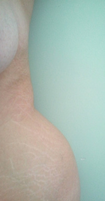 redefiningbodyimage:  feministsbakecupcakestoo:  sarassic-park:  Hip &amp; stretch marks. I got ~*artsy*~ before I took a shower this morning.  This is absolutely beautiful. I love the stretch marks and the curves.  Stunning.  Stunning. I love bodies.