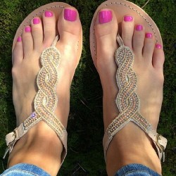 lovinsexy-feet:  ifeetfetish:  S/O to @hannahjwebb for letting us see her beautiful feet #new #feet #pretty #prettyfeet #toes #sandles #followers #footfetishnation #footmodel #footfetish #Toes #red by feet_are_us http://ift.tt/1gelleC  Love painted toes