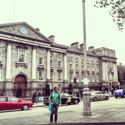 Trinity college from the gates #Dublin (en Trinity College Front Gates)