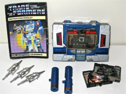 iamsoretro:  Transformers: Soundwave w/Tapes Image by Chicago Toy Collector
