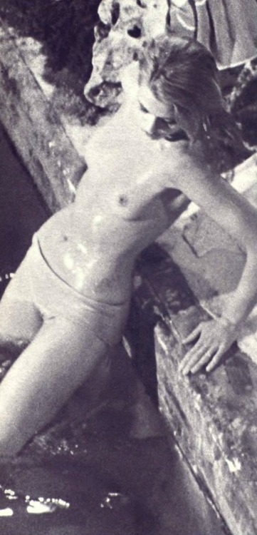 Porn photo eroticaretro:  Jane Fonda makes a splash