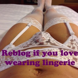 cdsteffi69:  massivelyinnerdestiny:    Love my stockings and garter. mmmm