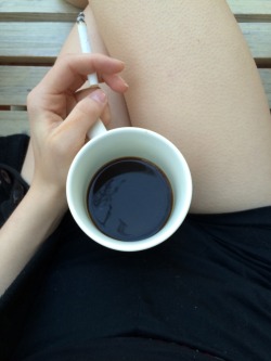 hedgielouu:  You can see the reflection trees in my coffee &amp; the lil goose bumpies on my legs