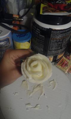 My first (melting) butter cream roses 