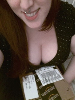 missfreudianslit:  Guess who just got her first anonymous birthday gift? :D 