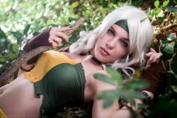 kamikame-cosplay:  Pretty and sexy Savage Land Rogue cosplay by Black CatPhoto by Josh Florence and César RG &amp; Isaac Torres.