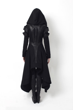 declencheurs:Gelareh designs coats@myrrde - I can’t decide who would look better in this, Miû, Mûr, or the human twins &lt;3 
