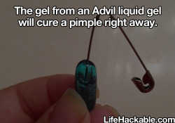 sexuallyfrustratedfanboy:   heinouzdavestrider:  lifehackable:  More Daily Life Hacks Here!  Wait.. Im legitimately surprised that they posted serious LifeHacks..  They do actually post a lot of good ones, it’s just that the really idiotic stupid ones