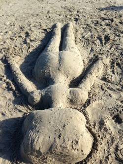 banana-brained:  So today at the beach i made a sleeping Garnet……this is actually the best thing I’ve ever done.