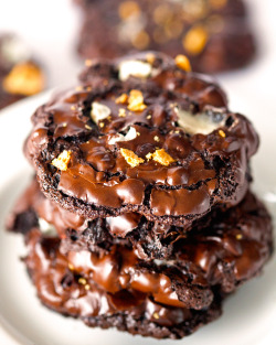 fullcravings:  Flourless Chocolate S’more Cookies  I&rsquo;ll take three dozen