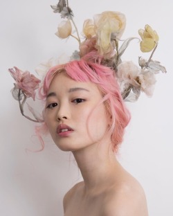 diorhoney:  yua: Fernanda Ly @ Backstage Dior Haute Couture Spring-Summer 2017 she looks like a forest fairy!! im in love 